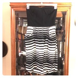 BLACK AND WHITE STRAPLESS DRESS