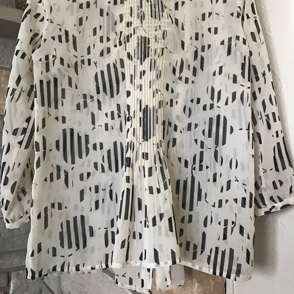 Lightweight blouse by daniel rainn - Picture 2 of 3