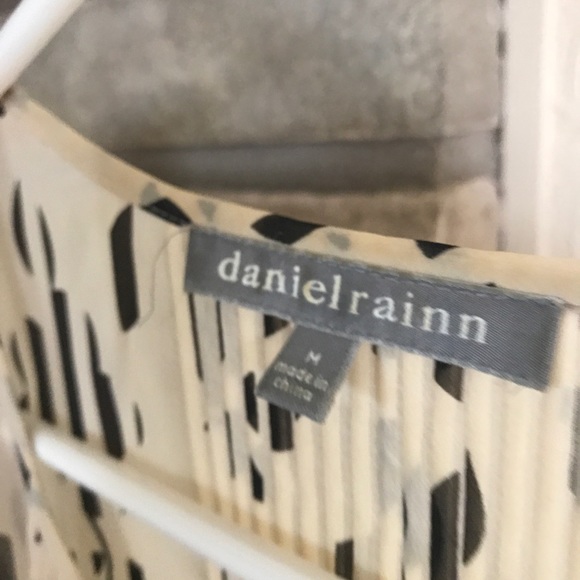 Lightweight blouse by daniel rainn - Picture 3 of 3