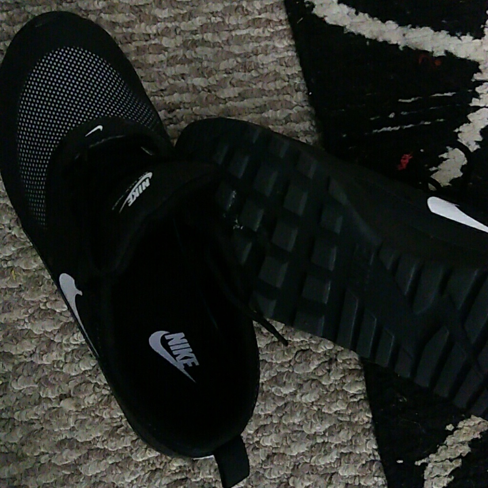 Nike sneakers il give u purse of urpic to style😎
