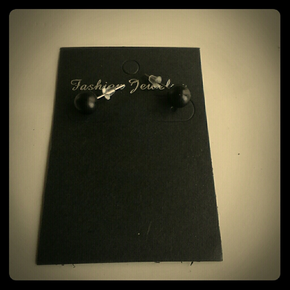 Beautiful Black Pearl Earrings