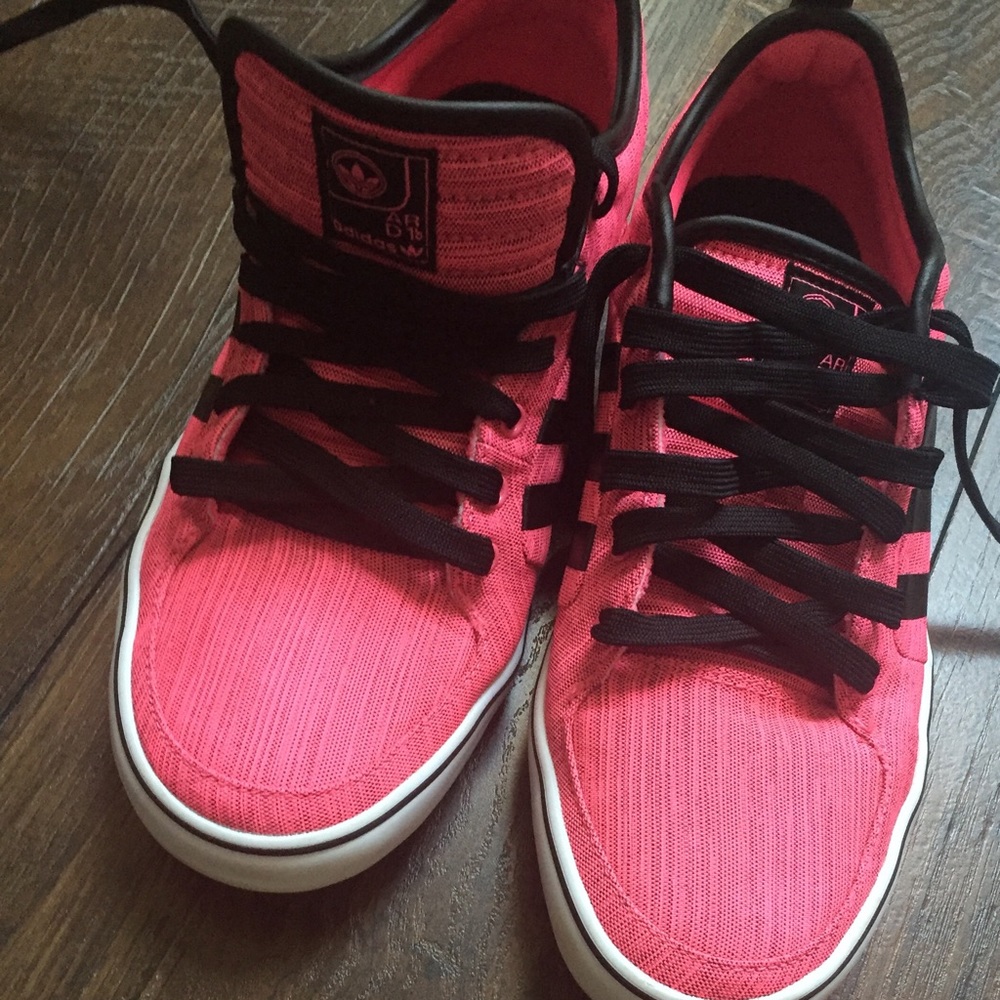 Fluorescent neon pink Adidas AR-D1 sneakers