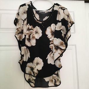 Short sleeve stretchy blouse