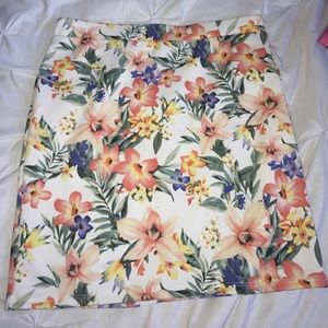 Floral mid length skirt (worn once)