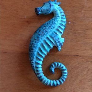 ✅ Seahorse Pin, wonderful patina