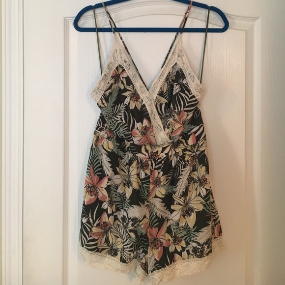Other - Tropical romper with pockets! NWOT