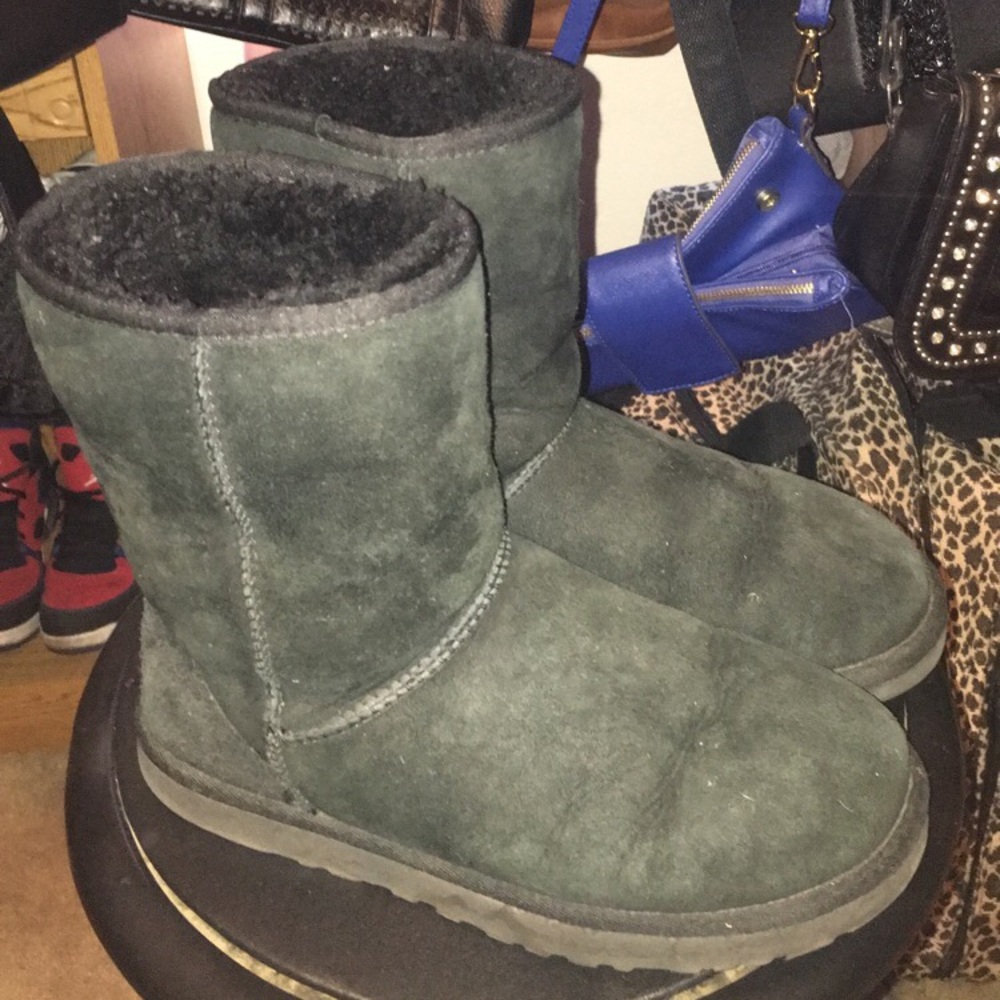 Black uggs