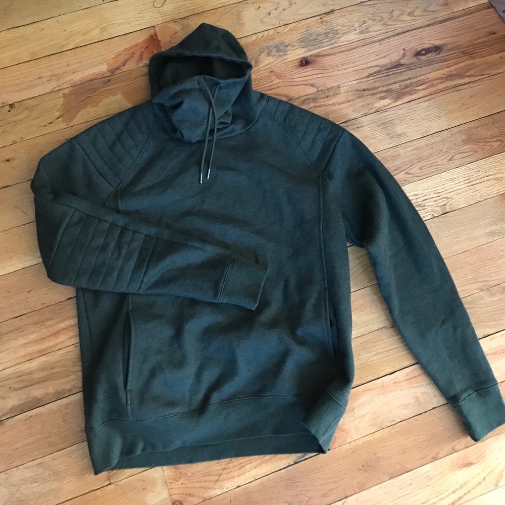 Extended neck sweatshirt with pockets