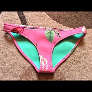 TriangL Neoprene Bikini Bottoms Size Small