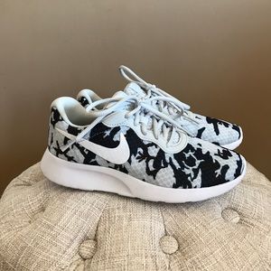 Nike Tanjun print