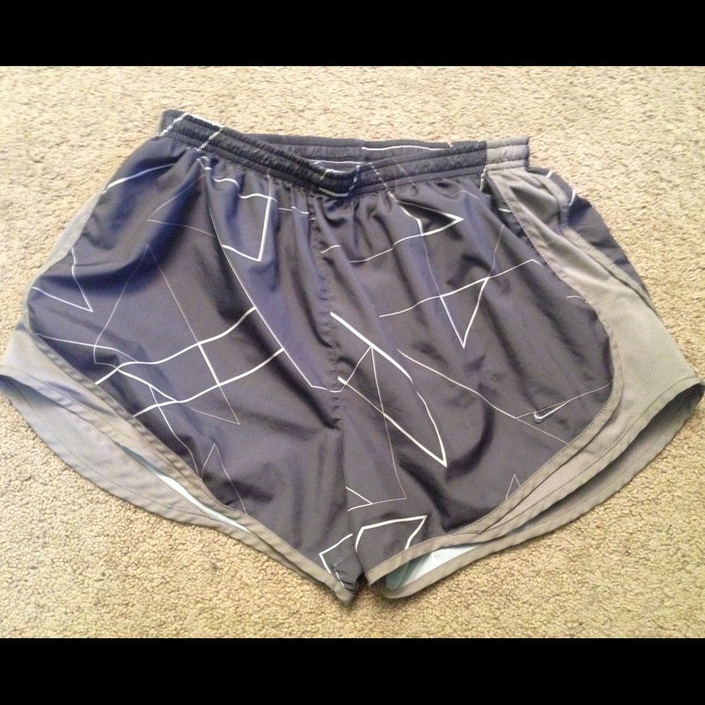 WOMENS NIKE RUNNING SHORTS LARGE