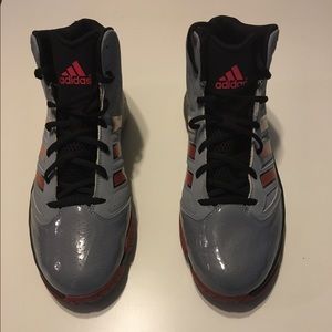 Men's size 13 Adidas basketball shoe