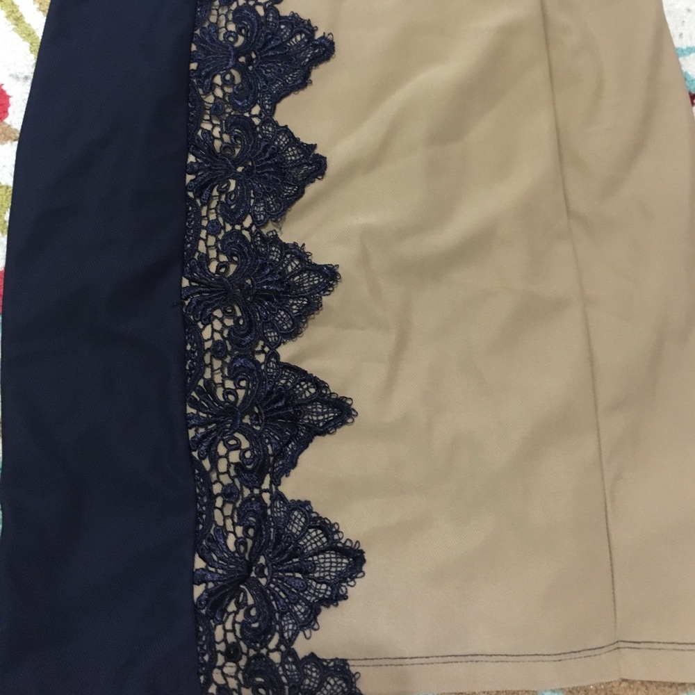 CLASSY LACE DRESS - Picture 2 of 4