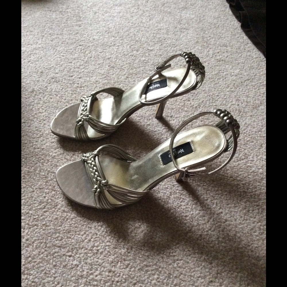 Silver dress pumps