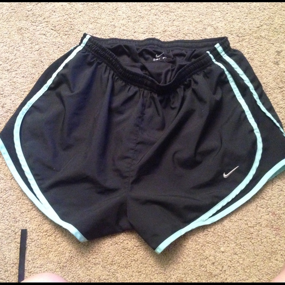 WOMENS NIKE RUNNING SHORTS WOMENS LARGE