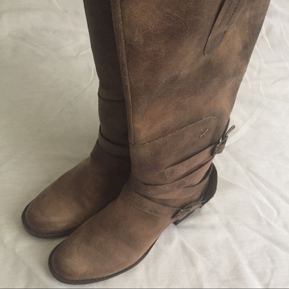 Knee high rider type boots. Worn once.