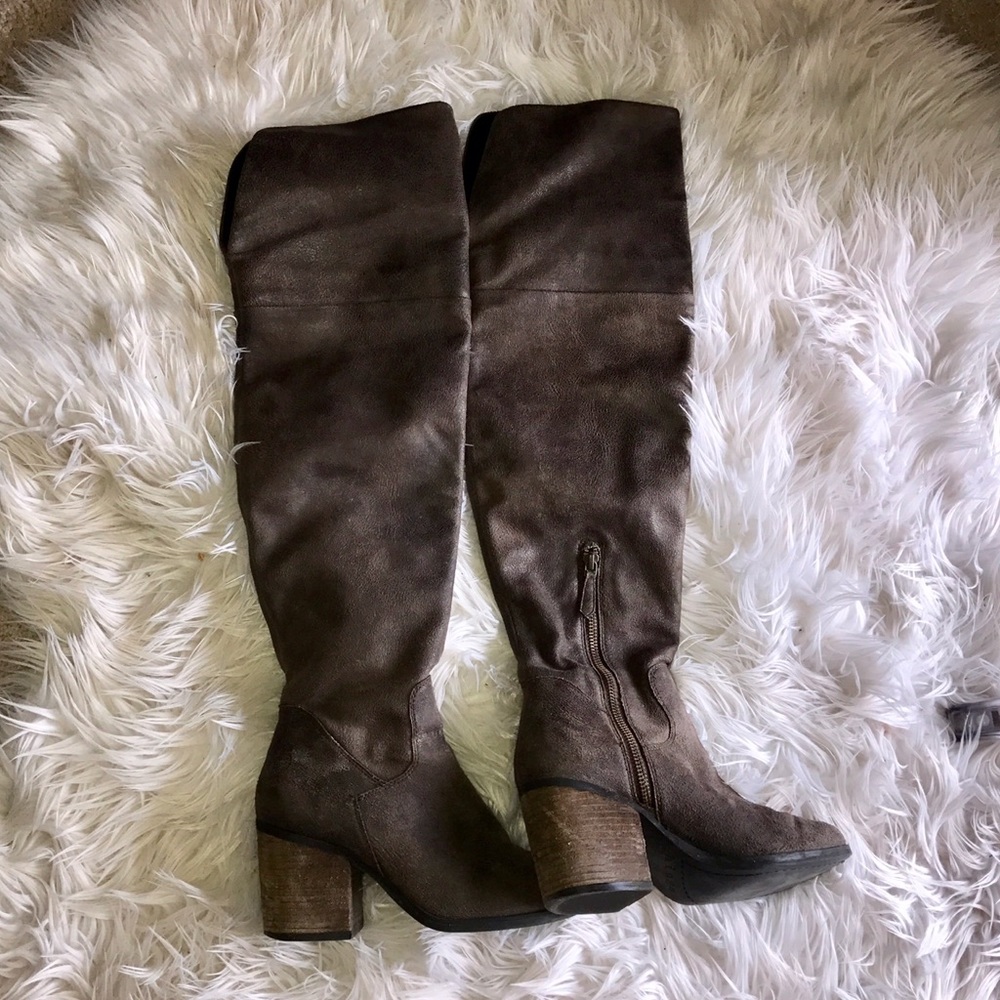 Brown over the knee booties 💥