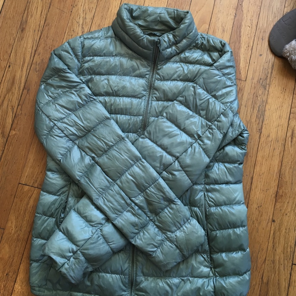 Medium light sage fitted puffer jacket.