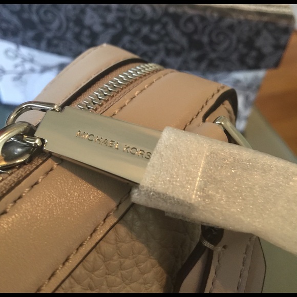 Price Drop!! Michael Kors shoulder bag NWT - Picture 6 of 7