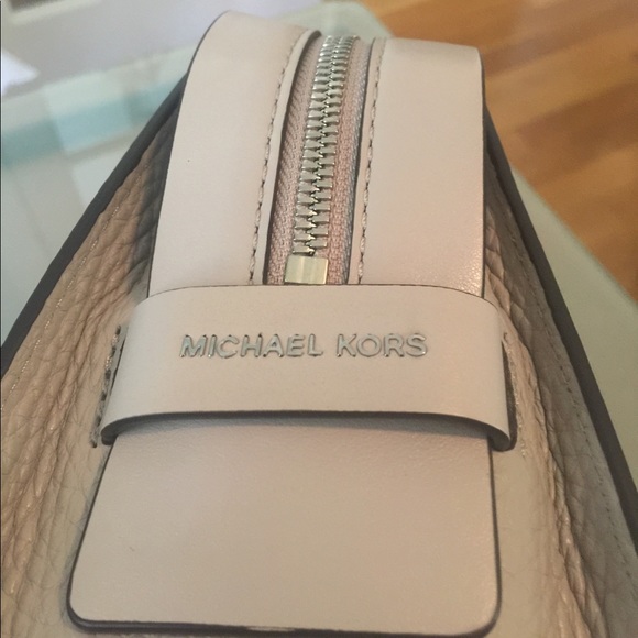 Price Drop!! Michael Kors shoulder bag NWT - Picture 2 of 7