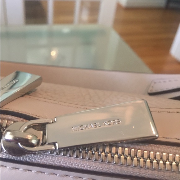 Price Drop!! Michael Kors shoulder bag NWT - Picture 5 of 7