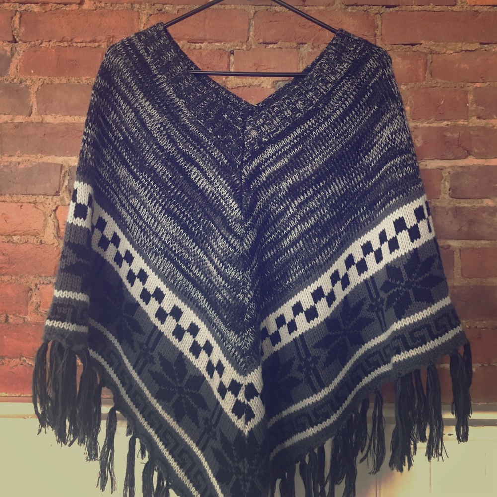 Romeo & Juliet Couture poncho