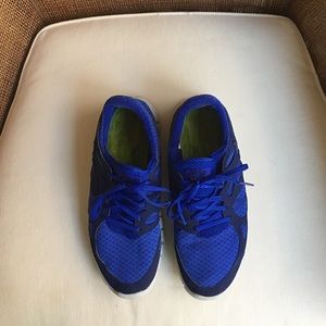 EUC Men's Nike free run 2