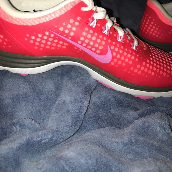 Nike shoes - Picture 3 of 3