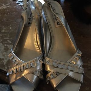 Super cute silver American Eagle cork wedges