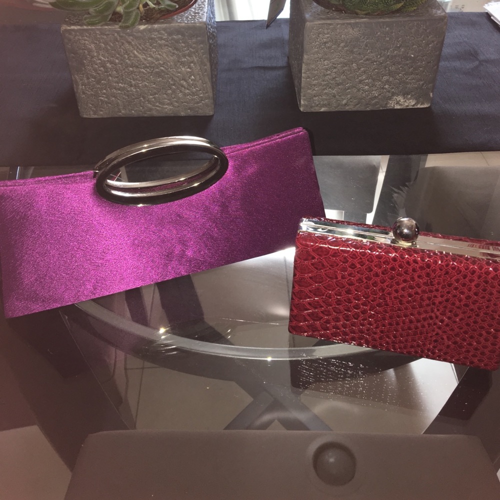 Lot of 2 clutches