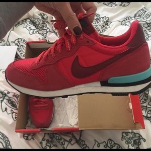 Nike internationalist