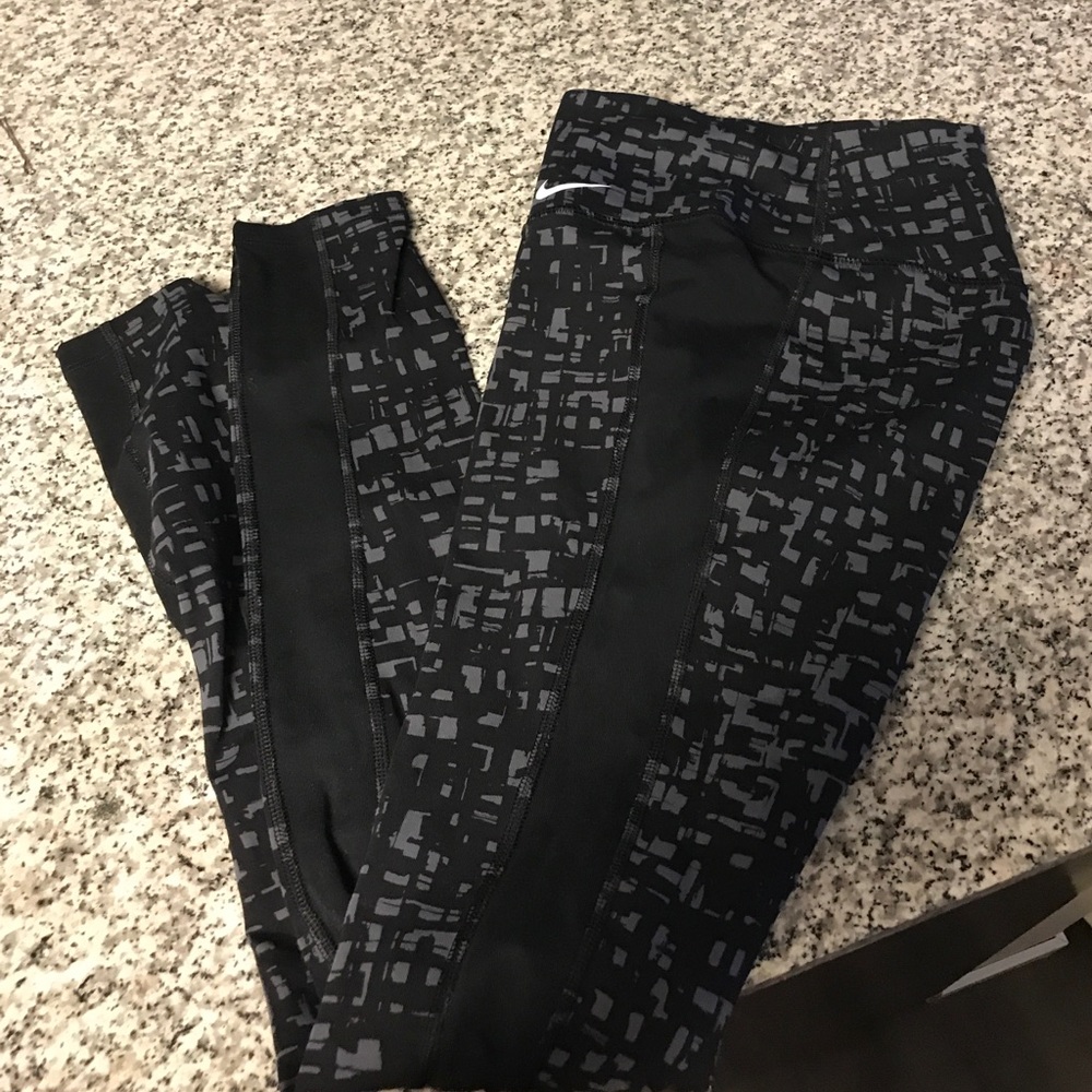 Nike leggings- like new