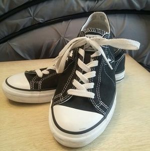 Black One Star Converse