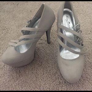 Anne Michelle pumps