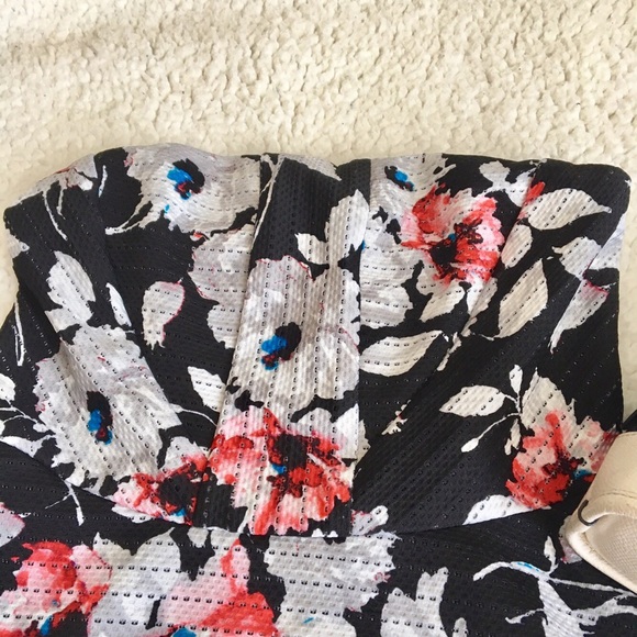 🌸Like New Express Magnolia Strapless Dress🌸 - Picture 4 of 5