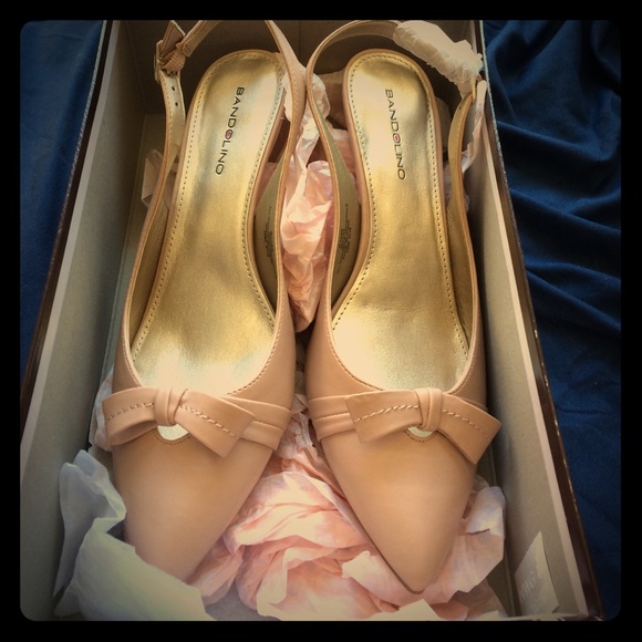bandolino kitten heels