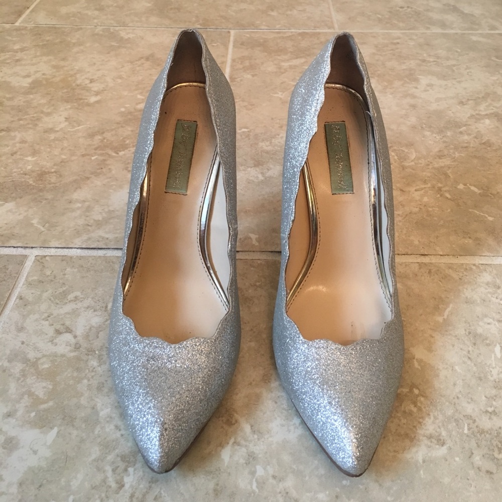 Blue by Betsey Johnson scalloped Pumps