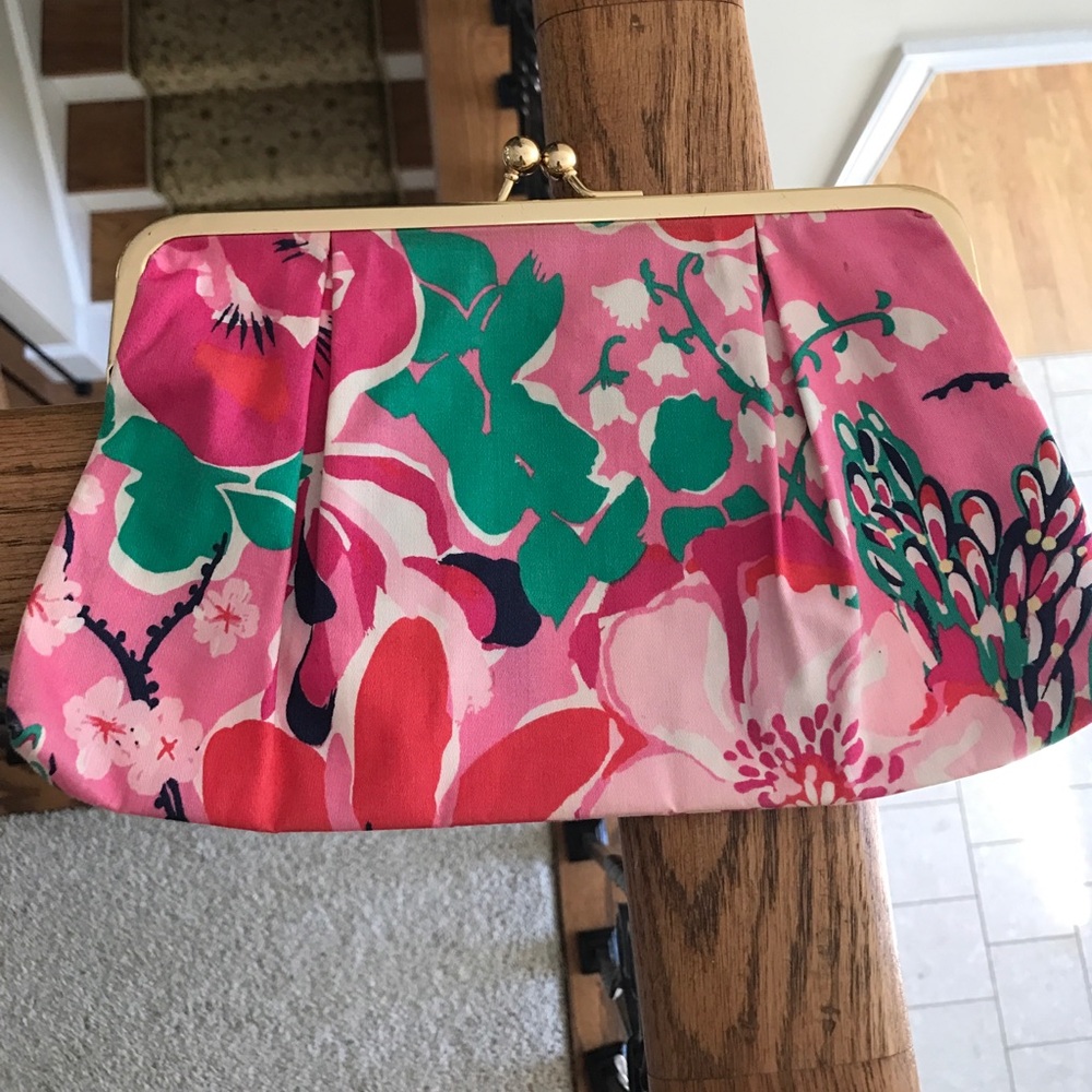 FREE or $6- Lilly Pulitzer Clutch