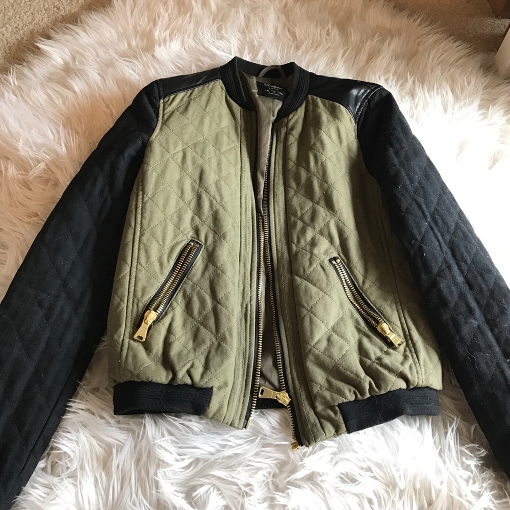 Army green and black utility jacket 💥