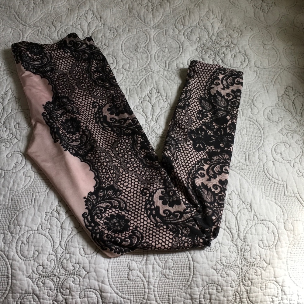Pink lace print leggings