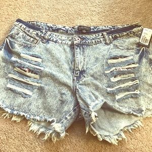 Plus size Acid Wash Jean Shorts