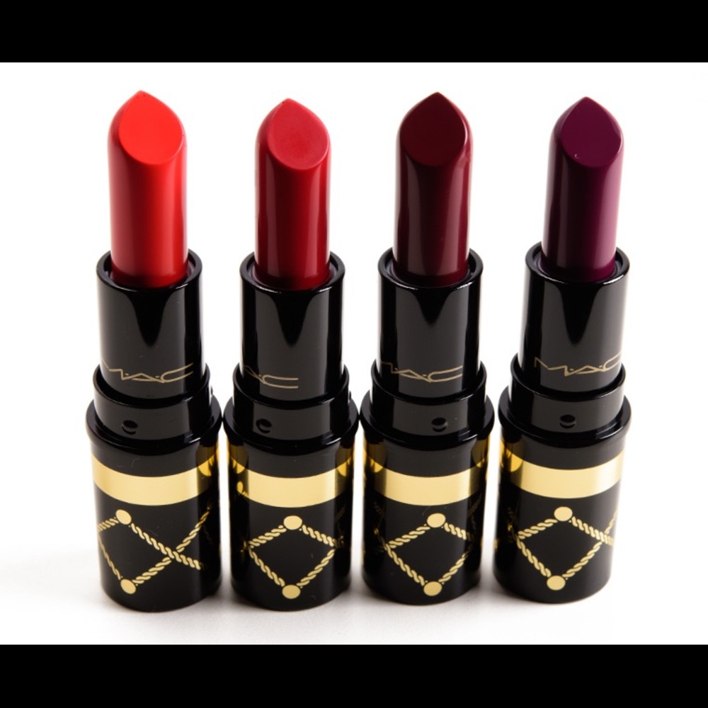 <SOLD> NWT MAC Red Nutcracker Sweet Lipstick Kit - Picture 2 of 6