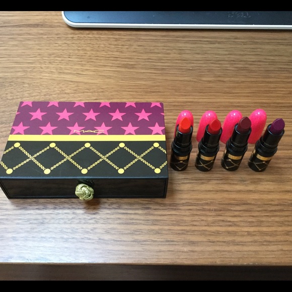 <SOLD> NWT MAC Red Nutcracker Sweet Lipstick Kit - Picture 4 of 6