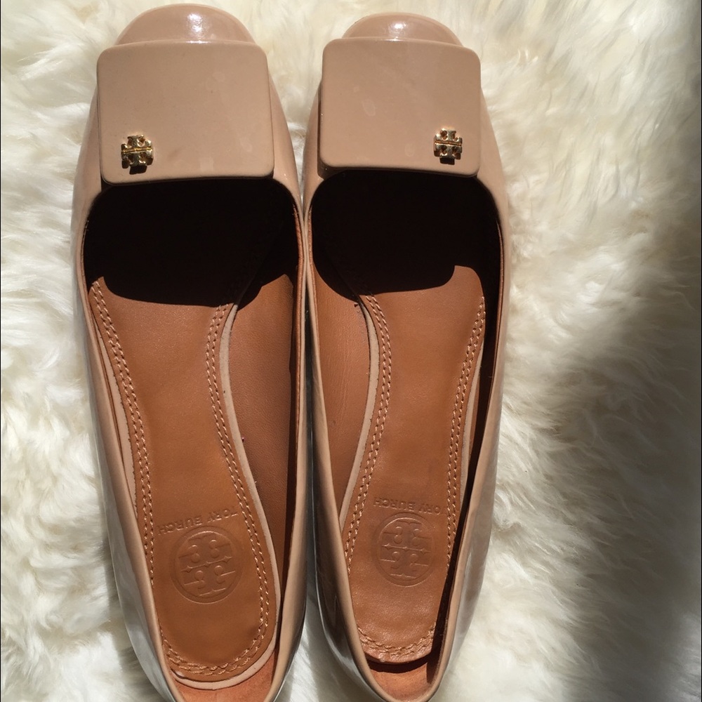 Tory Burch cream/ skin tone color unique flats