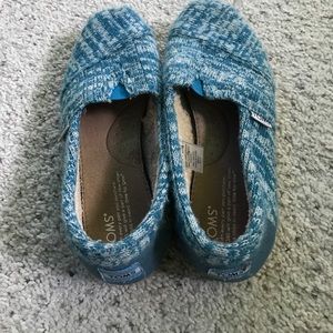 Toms 7.5 slippers