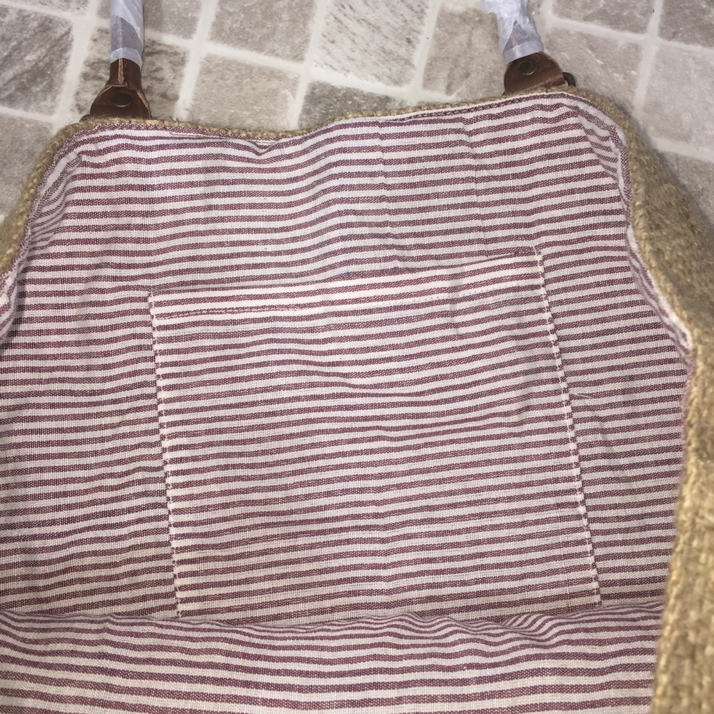 Love weekend bag! Brand new - Picture 4 of 5