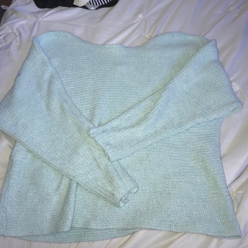 Scoopneck long sleeve sweater