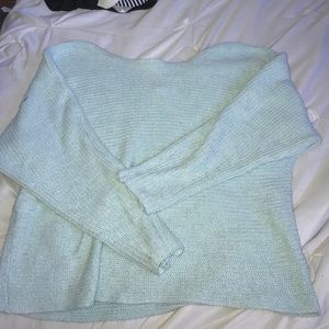 Scoopneck long sleeve sweater