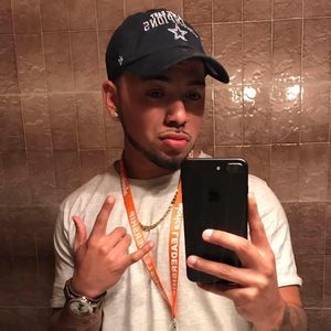 Meet your Posher, Carlos