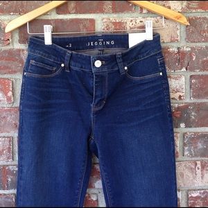 White House Black Market Jegging